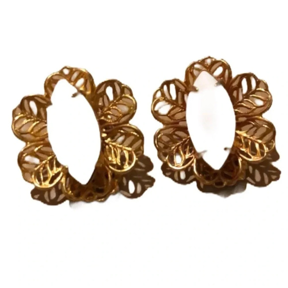 VINTAGE EARRINGS EUC CLIP ON COSTUME JEWELRY GOLD TONE STONE - Picture 1 of 3